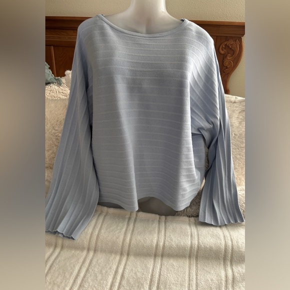 Tahari Sweaters - Tahari blue Ribbed Knit Top Long Sleeves Sz M​